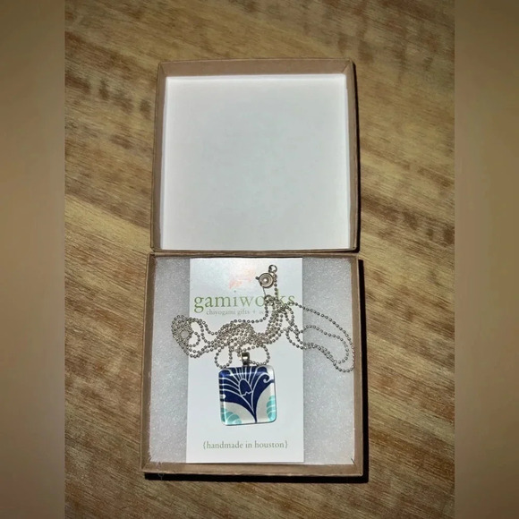 glass tile and Japanese chiyogami pendant necklace - Picture 2 of 7